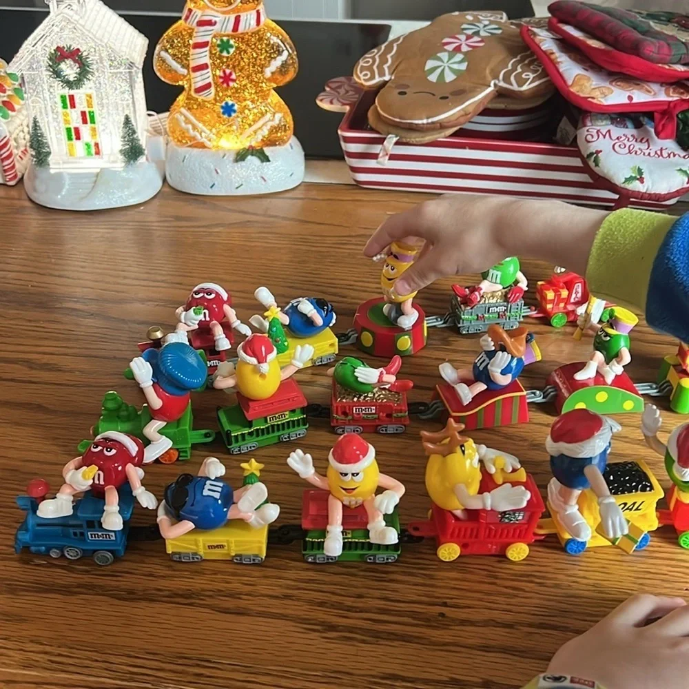 ❤️ Vintage 1990's LOT Of 17 M&M's Christmas TRAINS Toys Series 1 Complete Set